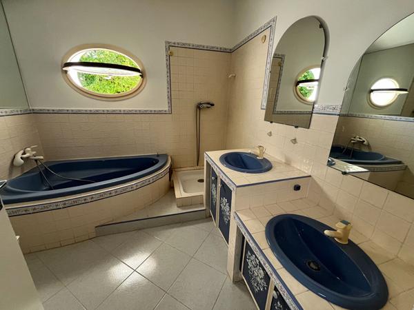 Drôme, Loriol-sur-Drôme : Deux habitations, une piscine, un potentiel exceptionnel