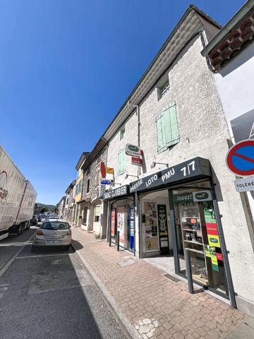 LIVRON SUR DROME, immeuble de rapport, commerce, appartement et surface a aménager, bonne rentabilité.