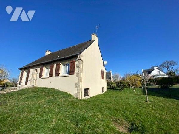 Maison à vendre - TRELIVAN (22 100) - Située au calme,  maison sur sous-sol complet comprenant:...