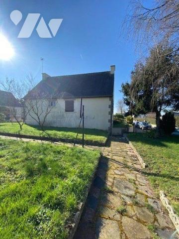 Maison à vendre - TRELIVAN (22 100) - Située au calme,  maison sur sous-sol complet comprenant:...