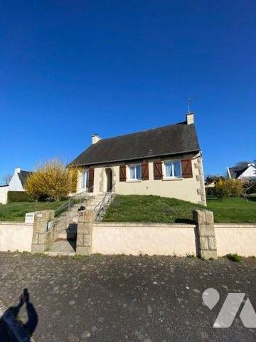 Maison à vendre - TRELIVAN (22 100) - Située au calme,  maison sur sous-sol complet comprenant:...