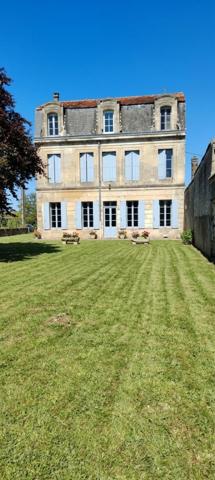 Authentique Girondine à rénover avec places de parking et terrain de 400M2