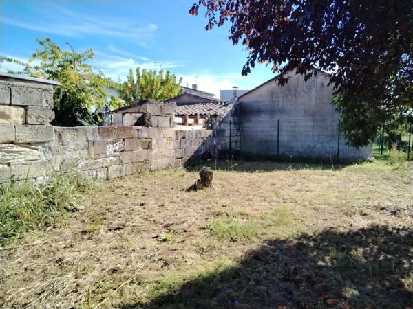 Authentique Girondine à rénover avec places de parking et terrain de 400M2