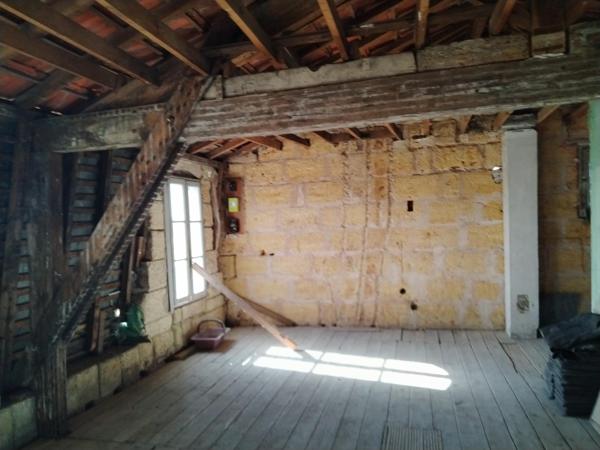 Authentique Girondine à rénover avec places de parking et terrain de 400M2