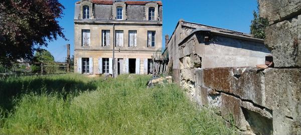 Authentique Girondine à rénover avec places de parking et terrain de 400M2