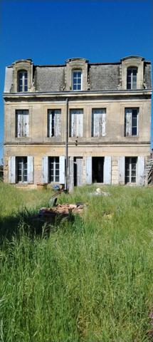 Authentique Girondine à rénover avec places de parking et terrain de 400M2