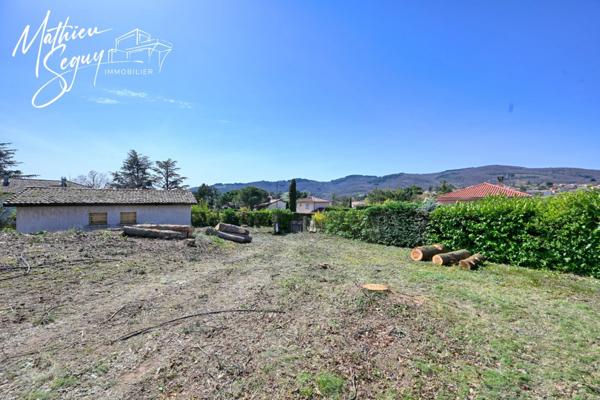 Jolie terrain avec vue pour accueillir tous vos projets de vie !