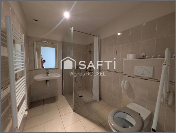 Au calme, proximité commerces et écoles et tram, garage