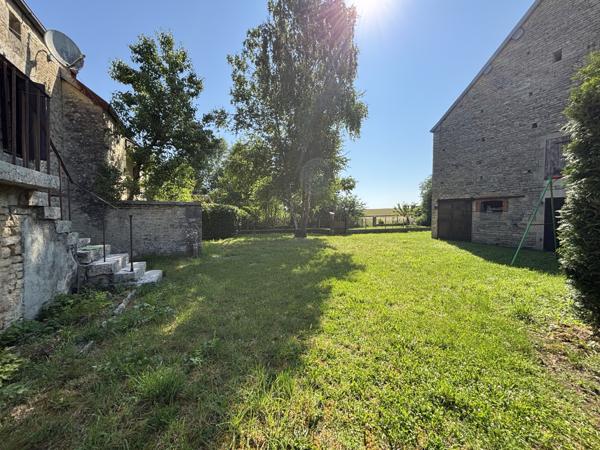 Corps de ferme , proche de CHATILLON SUR SEINE, comprenant une habitation de 80m², une grange et terrain :700m Montliot-et-Courcelles (21400)