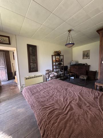 Corps de ferme , proche de CHATILLON SUR SEINE, comprenant une habitation de 80m², une grange et terrain :700m Montliot-et-Courcelles (21400)