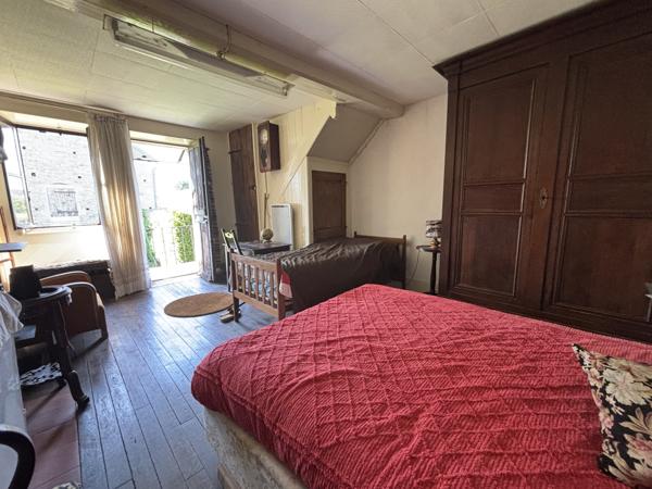 Corps de ferme , proche de CHATILLON SUR SEINE, comprenant une habitation de 80m², une grange et terrain :700m Montliot-et-Courcelles (21400)