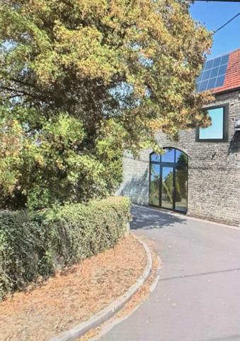 Corps de ferme , proche de CHATILLON SUR SEINE, comprenant une habitation de 80m², une grange et terrain :700m Montliot-et-Courcelles (21400)