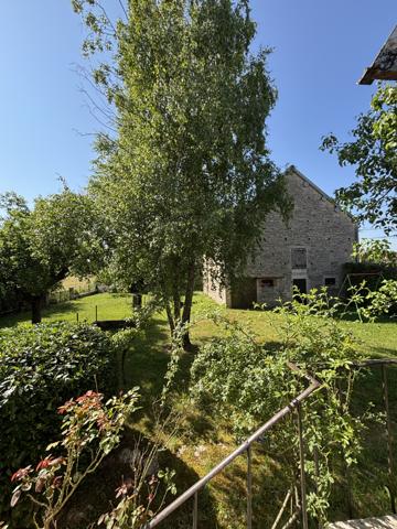 Corps de ferme , proche de CHATILLON SUR SEINE, comprenant une habitation de 80m², une grange et terrain :700m Montliot-et-Courcelles (21400)