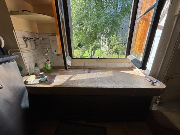 Corps de ferme , proche de CHATILLON SUR SEINE, comprenant une habitation de 80m², une grange et terrain :700m Montliot-et-Courcelles (21400)