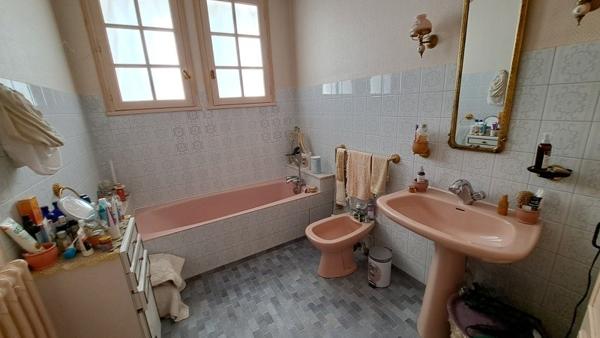 Maison à vendre |  Saint-Médard-de-Guizières |  5 pièces | 135 m²