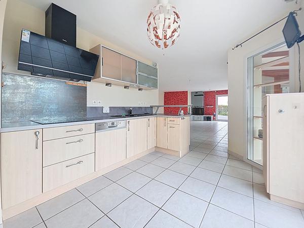 Maison familiale A VENDRE, bourg de Saint Herblon, 5 chambres, jardin paysagé, grand garage