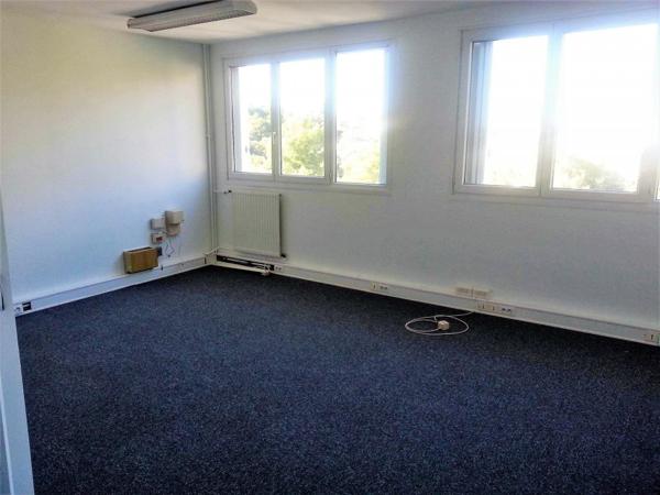 37.08M² BUREAUX PROCHE DE LA GARE AVEC PARKING CLOS