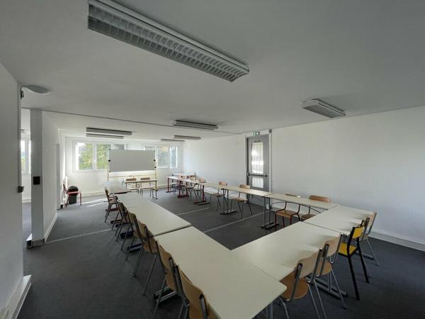 37.08M² BUREAUX PROCHE DE LA GARE AVEC PARKING CLOS