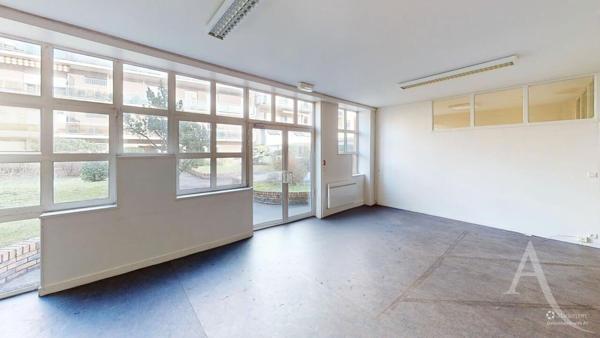 Local commercial Chateauroux Voltaire