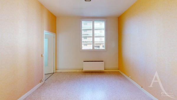 Local commercial Chateauroux Voltaire