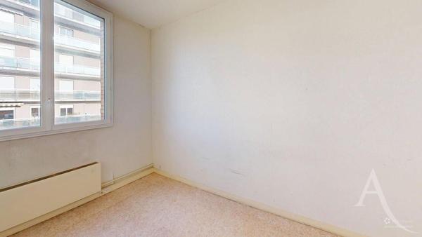 Local commercial Chateauroux Voltaire