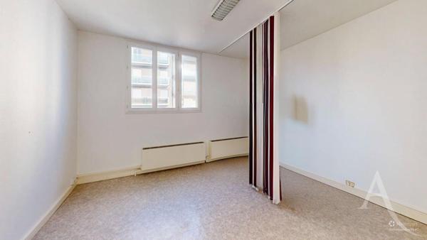 Local commercial Chateauroux Voltaire