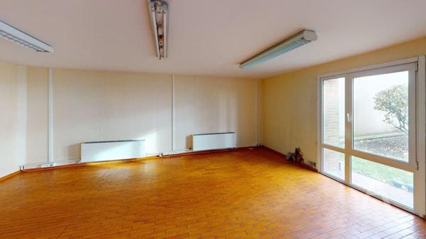 Local commercial Chateauroux Voltaire