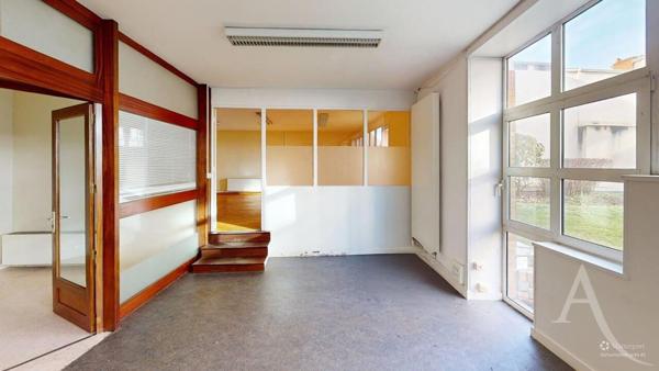 Local commercial Chateauroux Voltaire