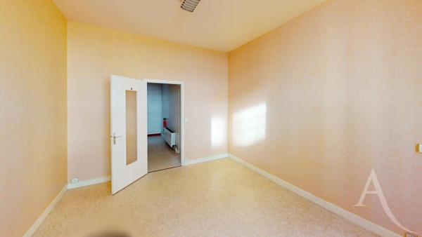 Local commercial Chateauroux Voltaire