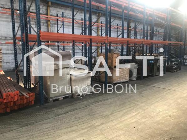 Bâtiment de stockage 1500 m², parking