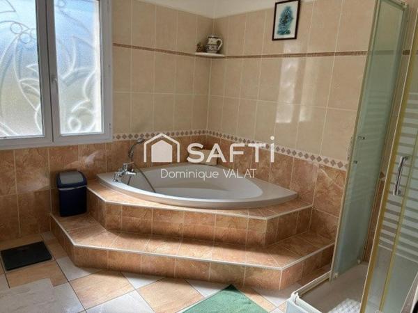 Villa F5 tout confort avec piscine chauffée, garage et jardin
