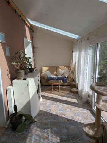 maison située dans un quartier très agréable .