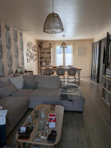 maison située dans un quartier très agréable .