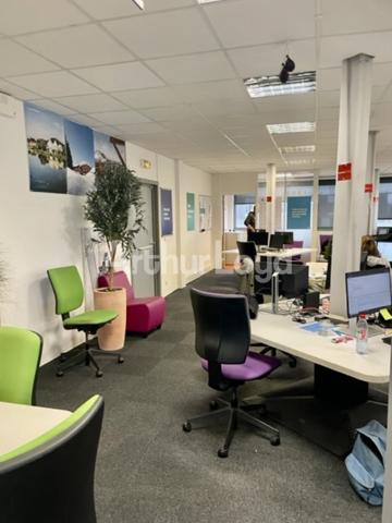 Bureaux à louer à Villeneuve d'Ascq - Immeuble indépendant sécurisé - Espaces modulables et parkings