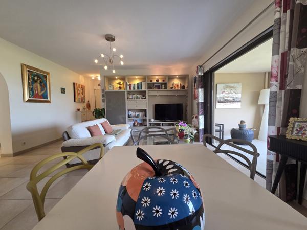 Propriano – T3 traversant de 73 m² avec terrasse vue mer Propriano (20110)