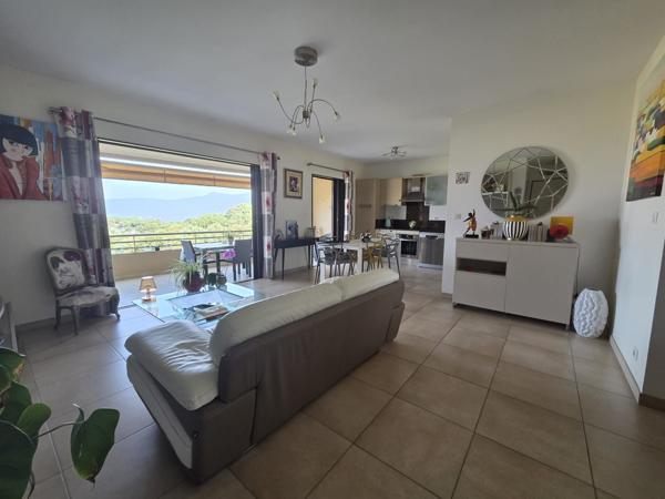 Propriano – T3 traversant de 73 m² avec terrasse vue mer Propriano (20110)