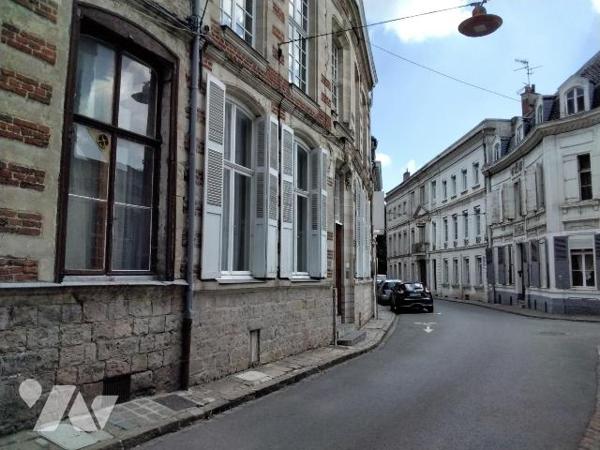 Maison DU XVIIéme siécle (inscrit à l'ismh) sur la commune de VALENCIENNES sur 408,64m² avec ga...