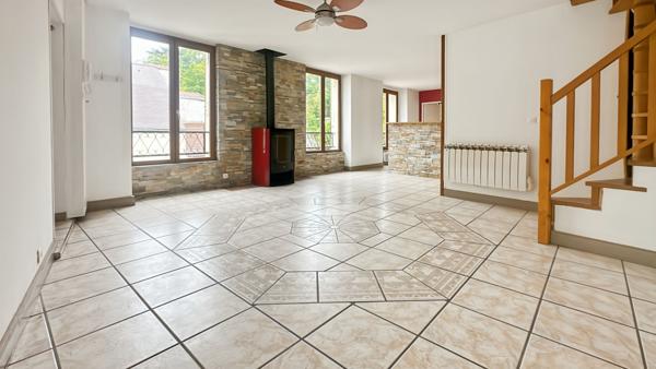 Appartement duplex  4 pièces - place de parking- CENTRE-VILLE