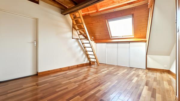 Appartement duplex  4 pièces - place de parking- CENTRE-VILLE