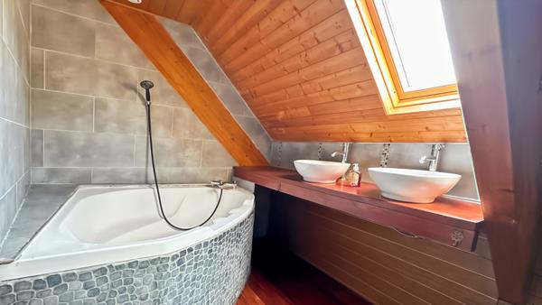 Appartement duplex  4 pièces - place de parking- CENTRE-VILLE