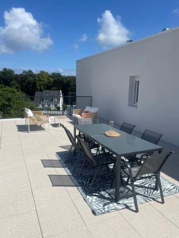 SAINT NAZAIRE -  DANS QUARTIER AGRÉABLE ET FAMILIAL - PROCHE TOUTES COMMODITÉS - APPARTEMENT T4 - DERNIER ÉTAGE - 3 GRANDES TERRASSES - 2 PARKINGS + LOCAL A VÉLO