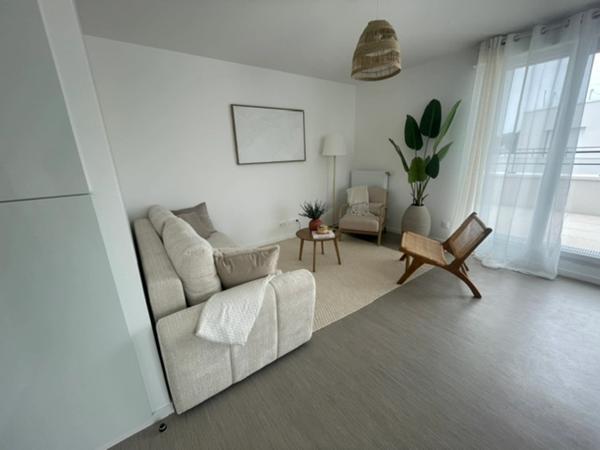 SAINT NAZAIRE -  DANS QUARTIER AGRÉABLE ET FAMILIAL - PROCHE TOUTES COMMODITÉS - APPARTEMENT T4 - DERNIER ÉTAGE - 3 GRANDES TERRASSES - 2 PARKINGS + LOCAL A VÉLO