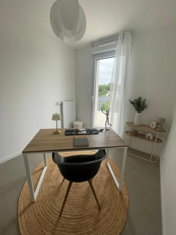 SAINT NAZAIRE -  DANS QUARTIER AGRÉABLE ET FAMILIAL - PROCHE TOUTES COMMODITÉS - APPARTEMENT T4 - DERNIER ÉTAGE - 3 GRANDES TERRASSES - 2 PARKINGS + LOCAL A VÉLO