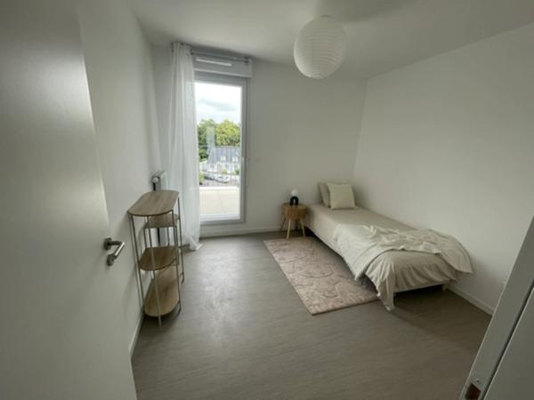 SAINT NAZAIRE -  DANS QUARTIER AGRÉABLE ET FAMILIAL - PROCHE TOUTES COMMODITÉS - APPARTEMENT T4 - DERNIER ÉTAGE - 3 GRANDES TERRASSES - 2 PARKINGS + LOCAL A VÉLO