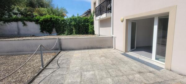 Studio rénové Pessac Centre avec grande terrasse