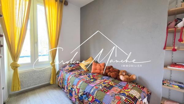 Charmante maison de ville T4 + garage à Eyguières