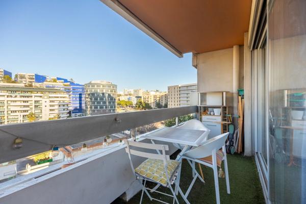 VISITE VIRTUELLE DISPONIBLE SUR DEMANDE – T3 de 74 m² lumineux avec balcon et vue dégagée – Les Chartreux, Marseille 4ᵉ