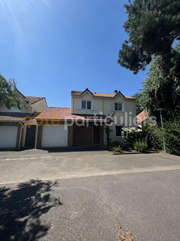 Vente
                Maison97,28 m² - 4 Pièces -
                    CERGY (95800)