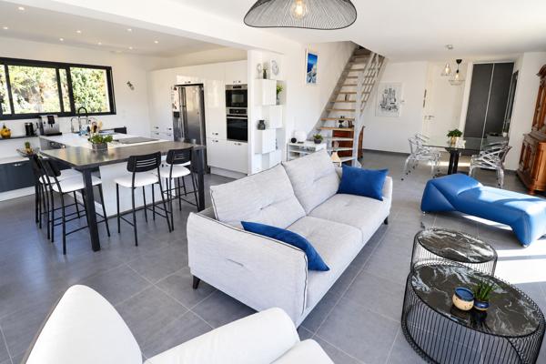 CAEN NORD OUEST - Pavillon récent avec vie de plain pieds sur terrain paysagé