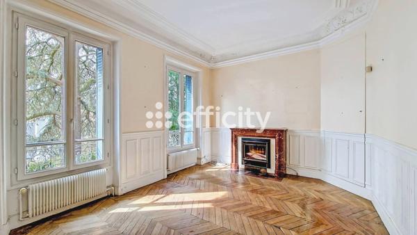 Maison
         15 pièces
        - 373 m² Bien prestige 2 550 000 € *